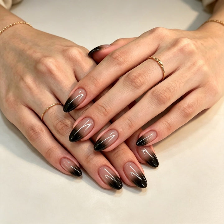 Elegante Kunstnägel mit Hochglanz-Finish und Ombre-Effekt Karnz