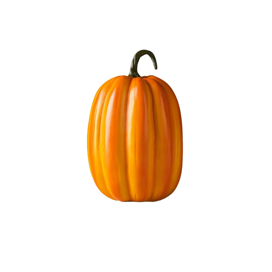 Dekorative Kürbisfigur als Herbstsonde Karnz