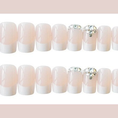 Elegante French Tip Press-On Nagelset mit Rhinstein-Akzenten