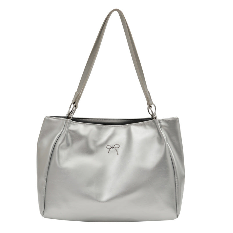 Schlanke zeitgenössische Schultertasche