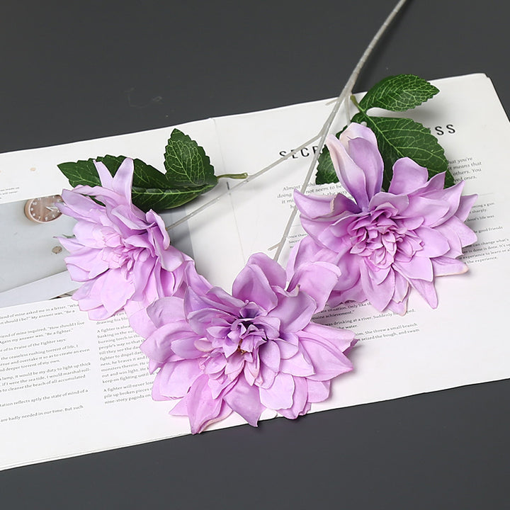 Lebensechte Stoffblumenarrangement