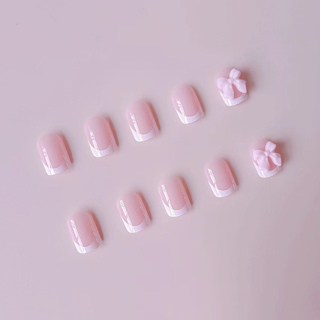 Kunstnagelset mit eleganten Spitzen und 3D Schleifenverzierungen Karnz