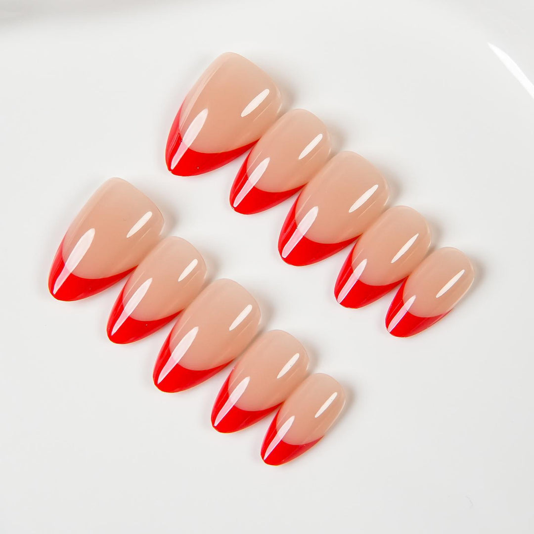 Stylische Stiletto Press-On Nägel mit Ombre-Spitzen-Design