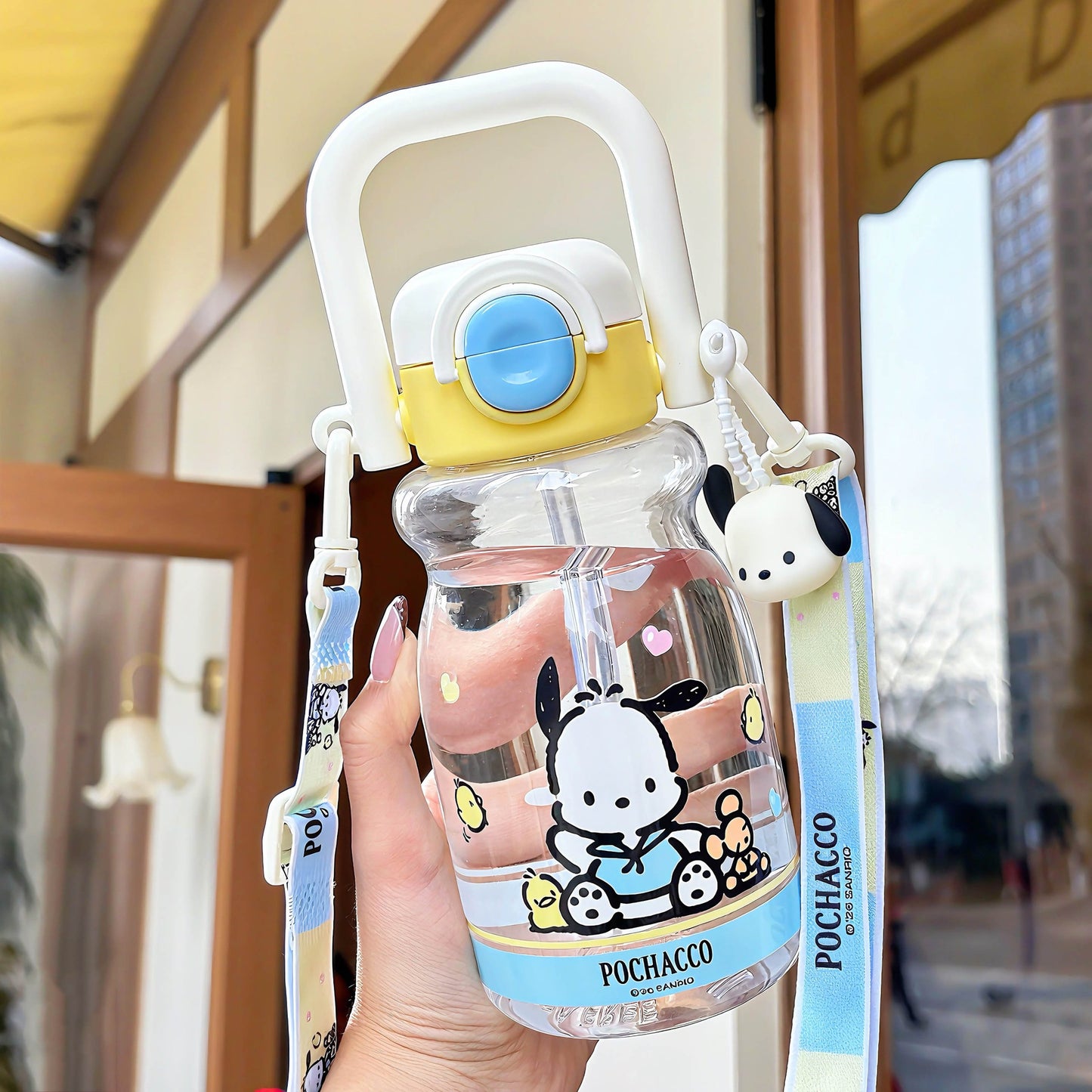 Damen Trinkflasche mit hochwertigem Silikon-Tragegriff und verspieltem Charakterdesign Karnz