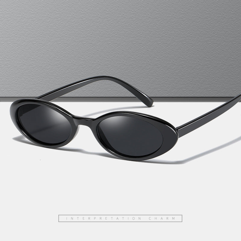 Damen modische Sonnenbrille im zeitgemäßen Ovaldesign Karnz