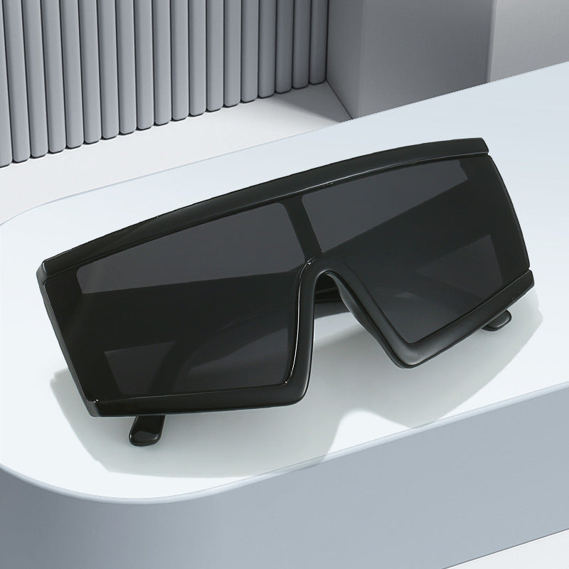 Damen Sportliche Sonnenbrille mit breiter, kratzfester Linse und UV-Schutz Karnz
