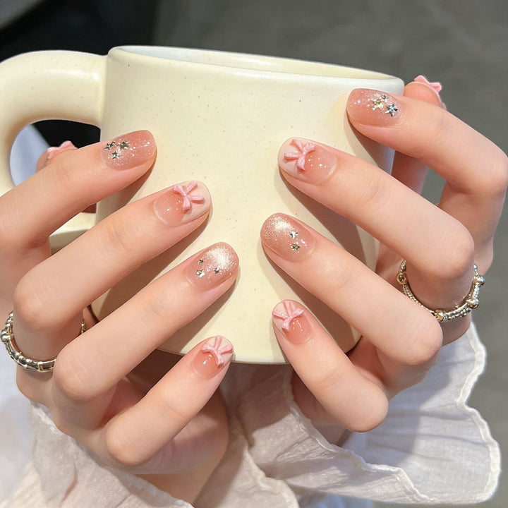 Dekorative Press-On Nagelkunst mit floralen Designs Karnz