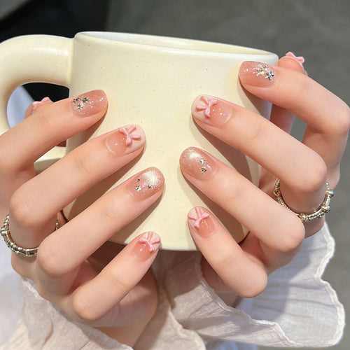 Dekorative Press-On Nagelkunst mit floralen Designs Karnz