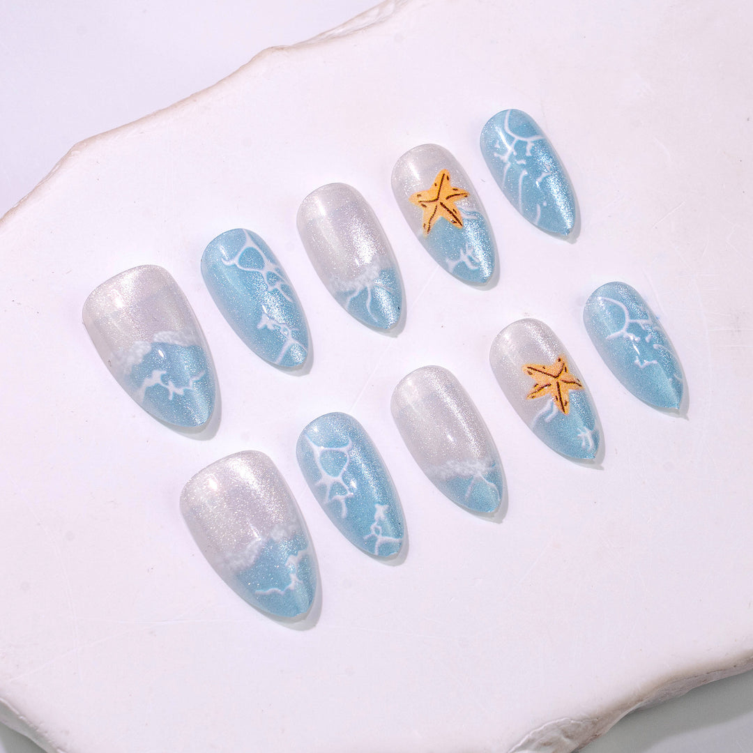 Küsteninspiriertes Press-On Nagelkunst