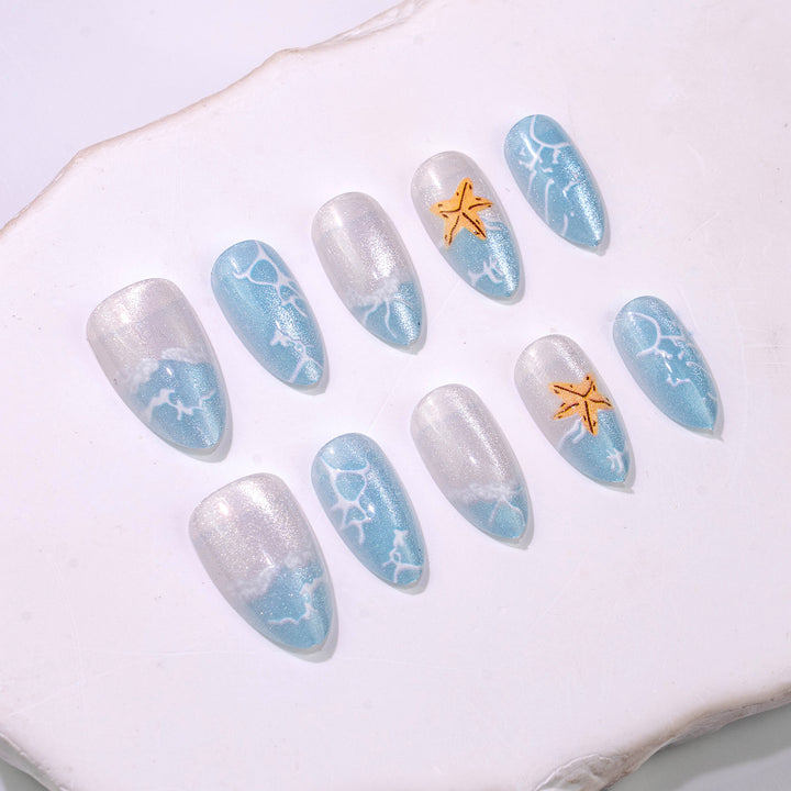 Küsteninspiriertes Press-On Nagelkunst