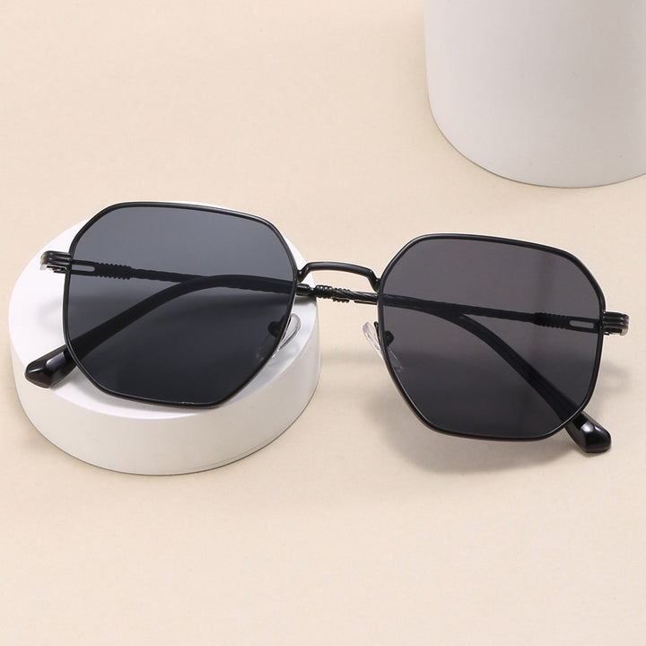 Damen extravagante geometrische Sonnenbrille mit markantem Metallrahmen Karnz