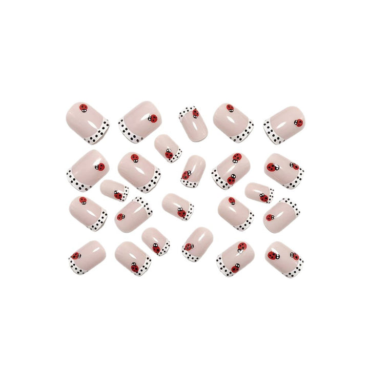 Kreative Nagelkunst mit Marienkäfer-Motiven Karnz