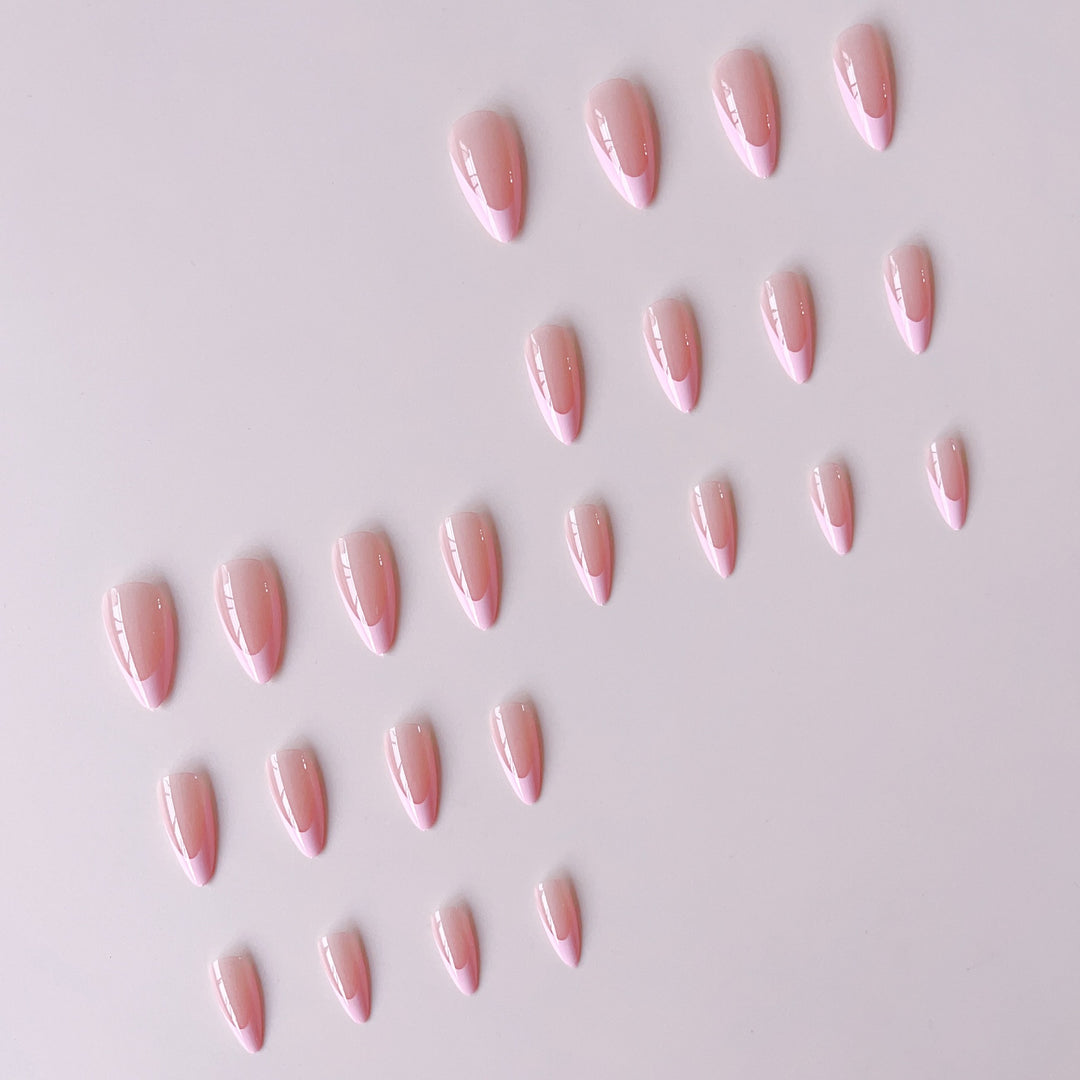 Luxus Kunstnagelspitzen mit elegantem französischen Design Karnz