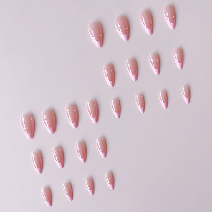 Luxus Kunstnagelspitzen mit elegantem französischen Design Karnz