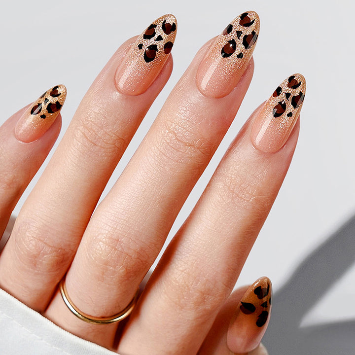 Künstlerische Stiletto Press-On Nagelkollektion Karnz