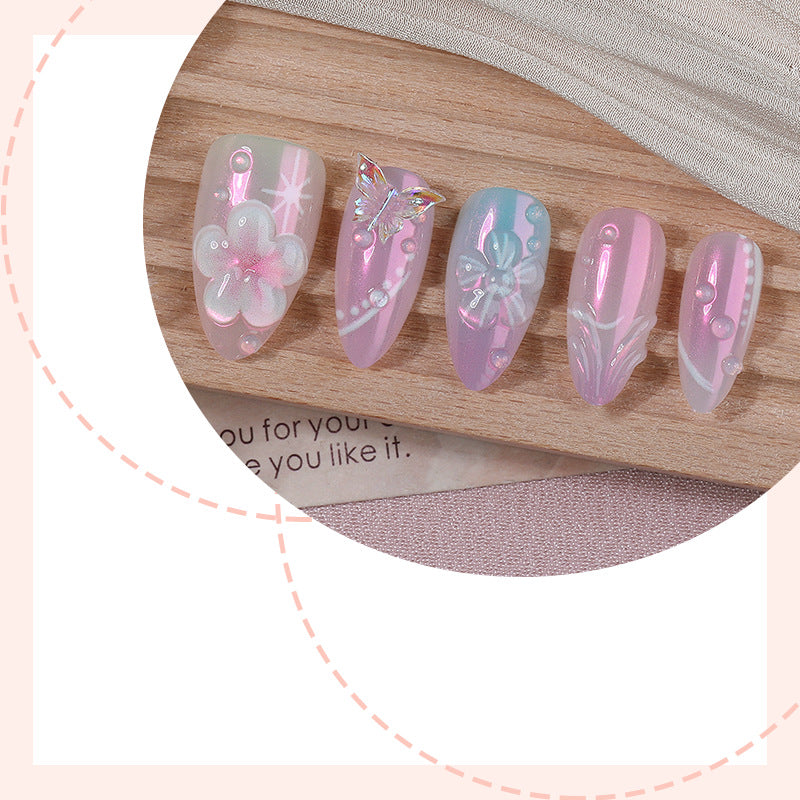 Künstlerisches Press-On-Nagelset mit floralen Akzenten Karnz