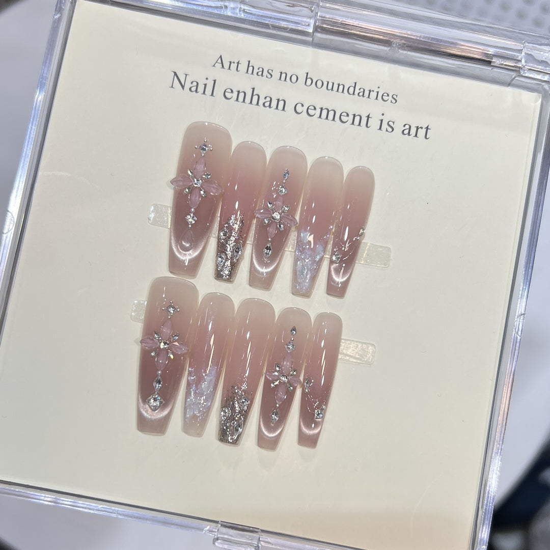 Glamouröse lange Stiletto-Nagelspitzen Karnz