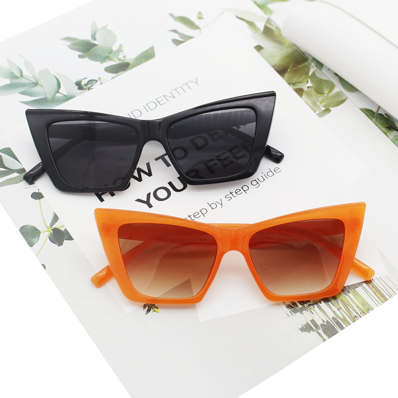 Damen Katzenaugen-Sonnenbrille mit transparentem Rahmen und UV-Schutz Karnz