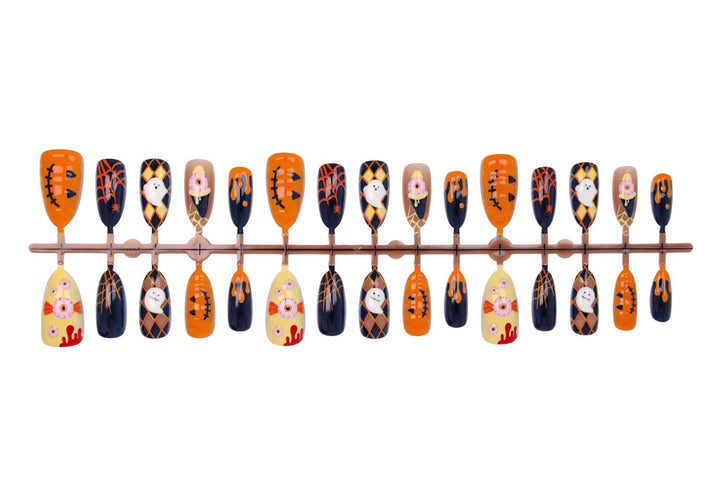 Kunstnagelset mit Halloween-Motiven und festlichen Designs Karnz