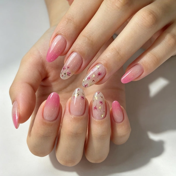Kunstnagelset mit Eleganten Blumenmotiven Karnz