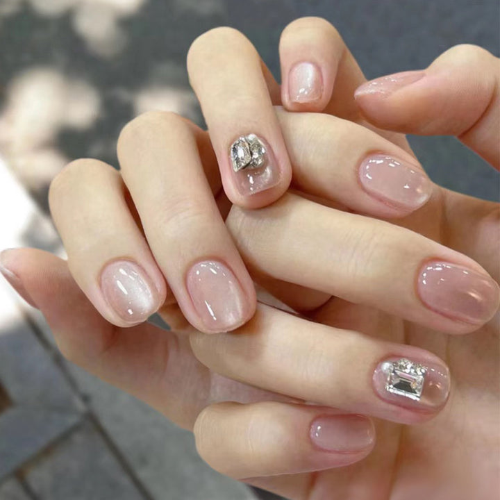 Glamouröses Press-On Nagelkunst-Set mit stylishen Edelstein-Akzenten Karnz