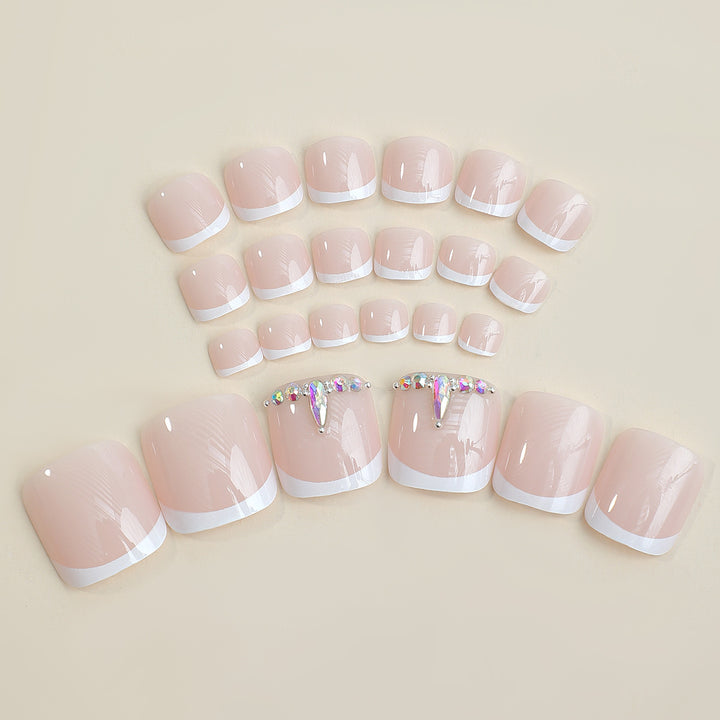 Kunstnagelset mit dekorativen Glitzer-Elementen Karnz