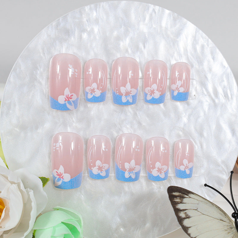 Kunstnagelset mit zarten Blüten-Designs Karnz