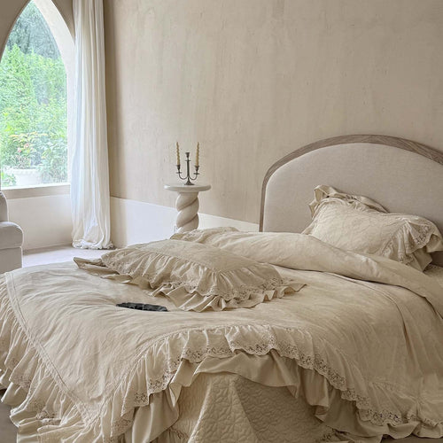 Luxuriöses Satin-Bettwäsche-Set mit Spitzenrüschen und Jacquardstruktur