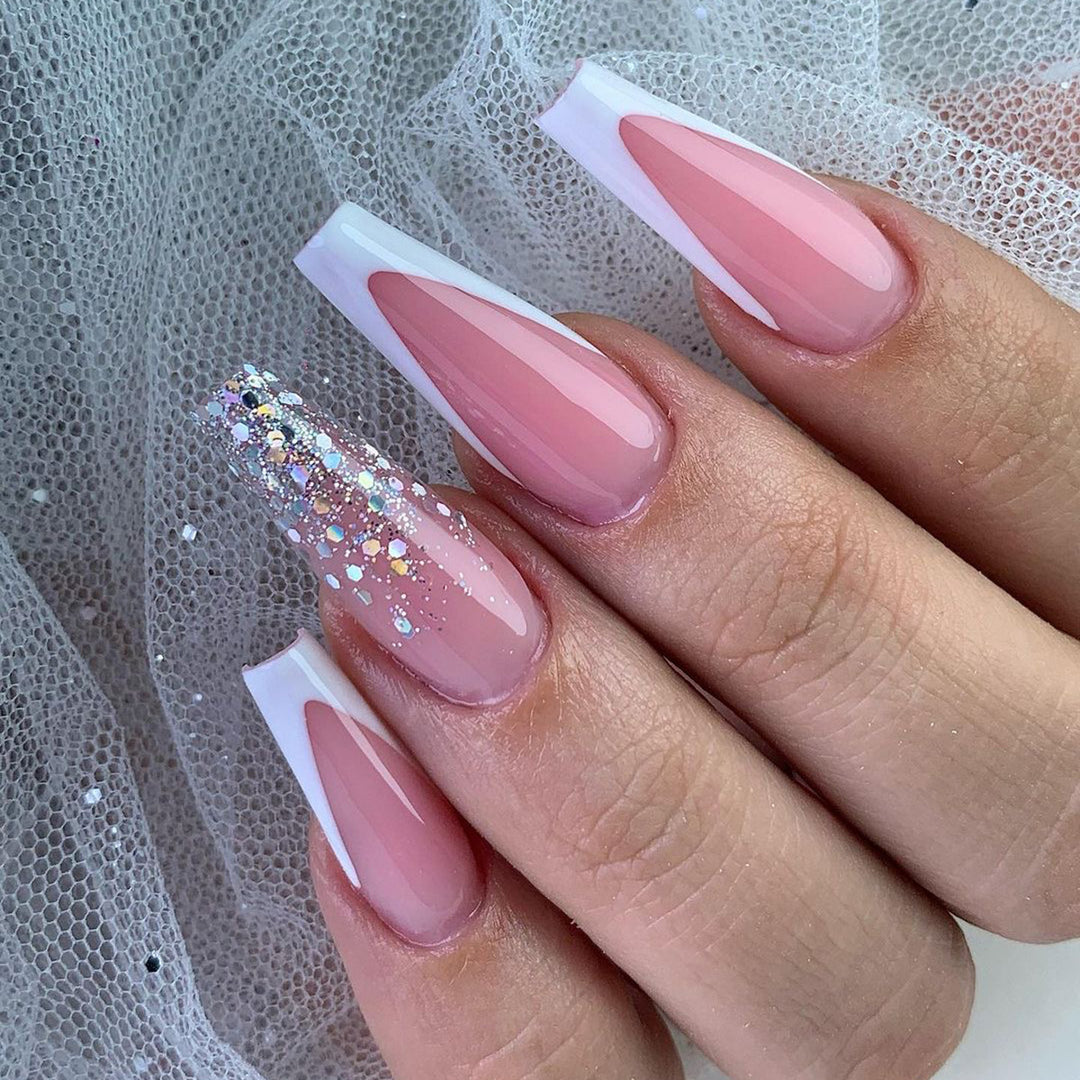 Elegante und Glitzernde Nagelkunst Karnz