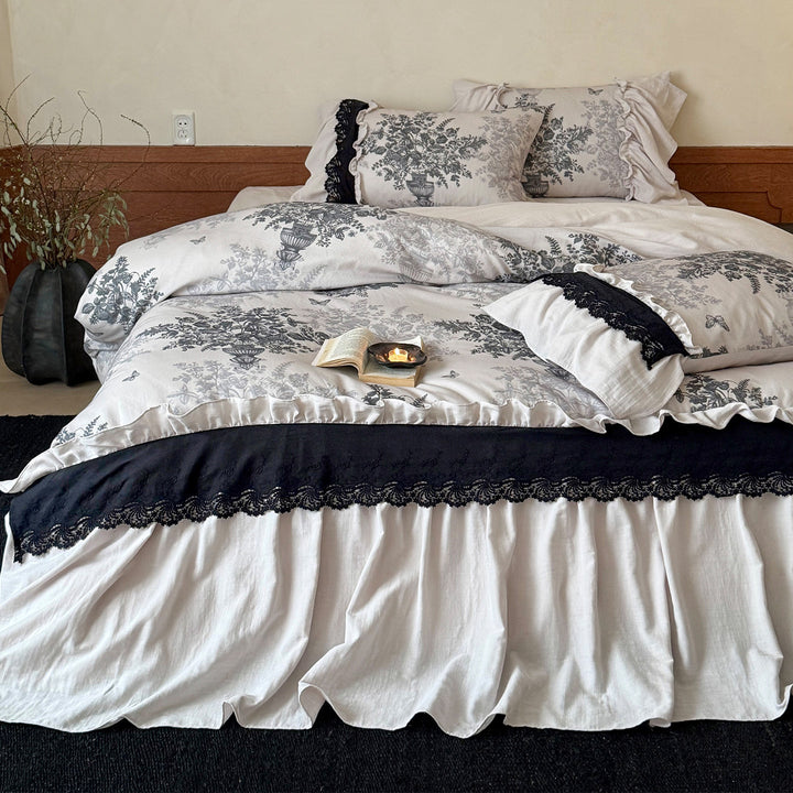 Vintage Toile Baumwoll-Satin Bettbezug-Set mit Rüschenschürze & Spitzenrand-Kissenbezügen