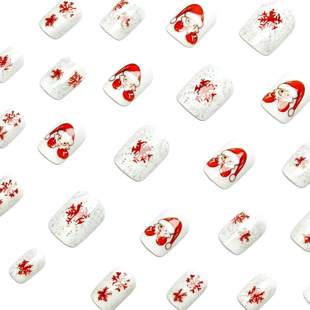Kunstnägel mit Festlichem Weihnachtsdesign Karnz