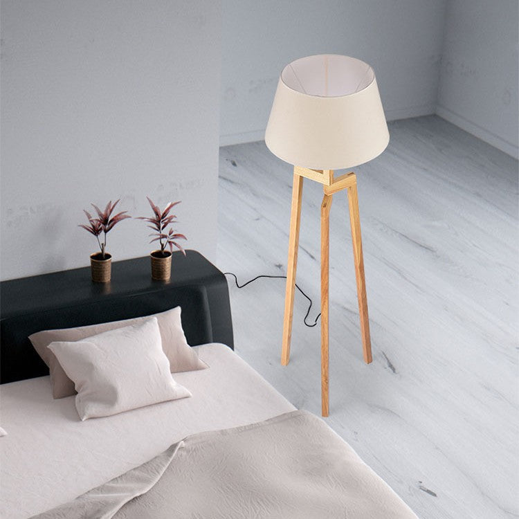 Moderne Holz-Stativ-Stehlampe