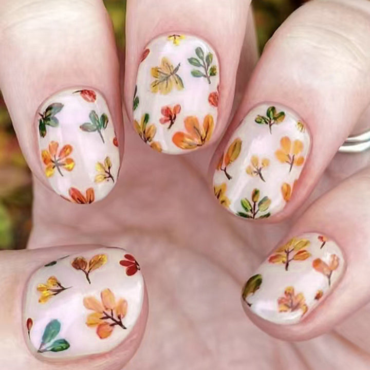 Florale Press-On Nagelkunst Karnz