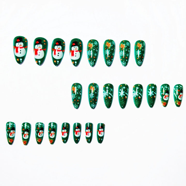 Kunstnägel mit Festlichem Schneemann-Design Karnz