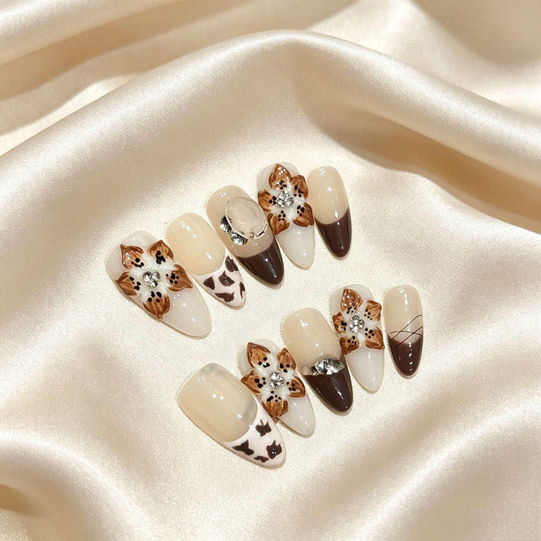 Künstlerisches Press-On Nageldesign-Set