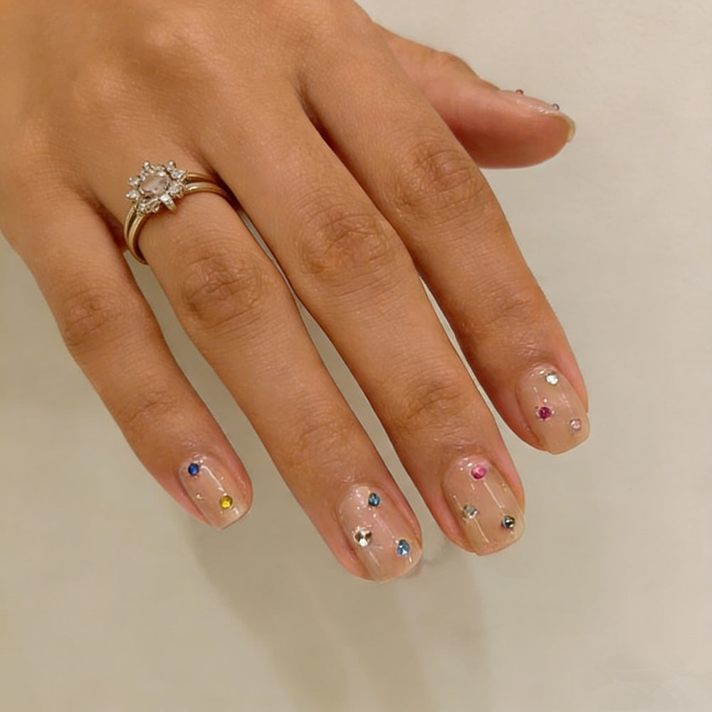 Dekorative Strass Press-On Nagelkunst