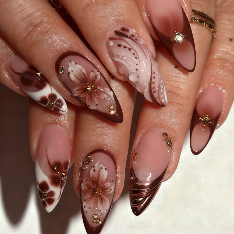 Florales Design Acryl Nagelkunst