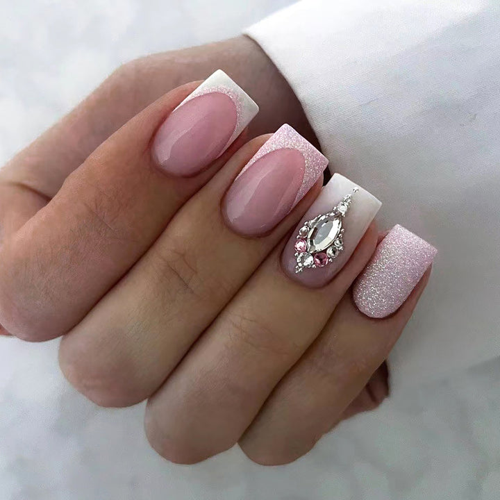 Kunstvolle Nagelverlängerungen mit elegantem Blattmuster Karnz