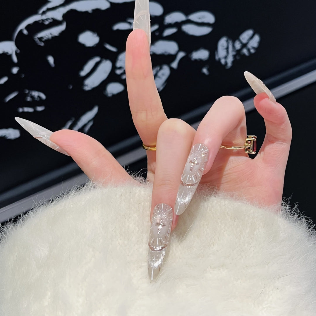 Chic Press-On Nagel Set mit elegantem Strassdesign Karnz