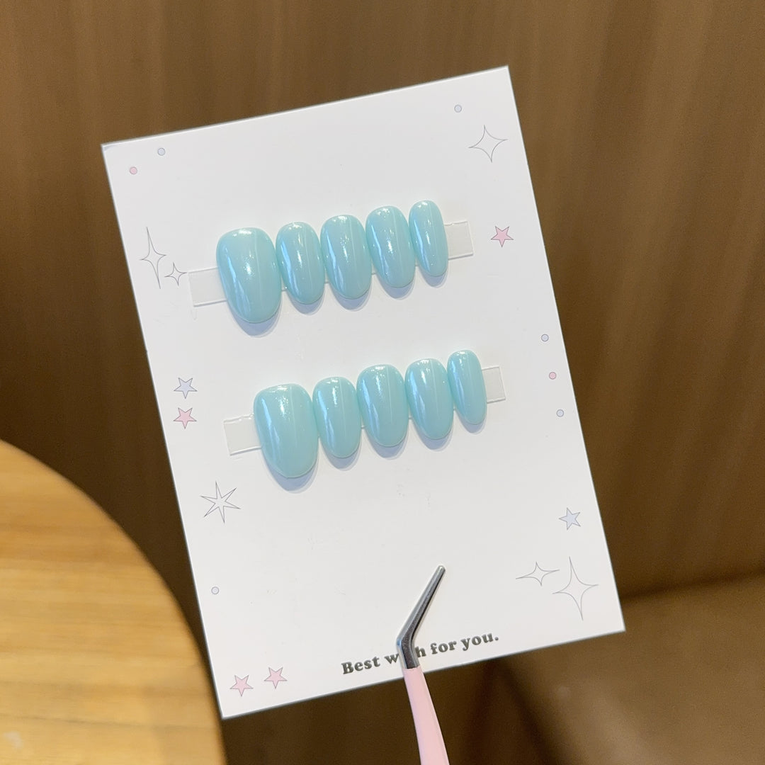 Künstliche Gel-Nägel Im Modernen Design Karnz