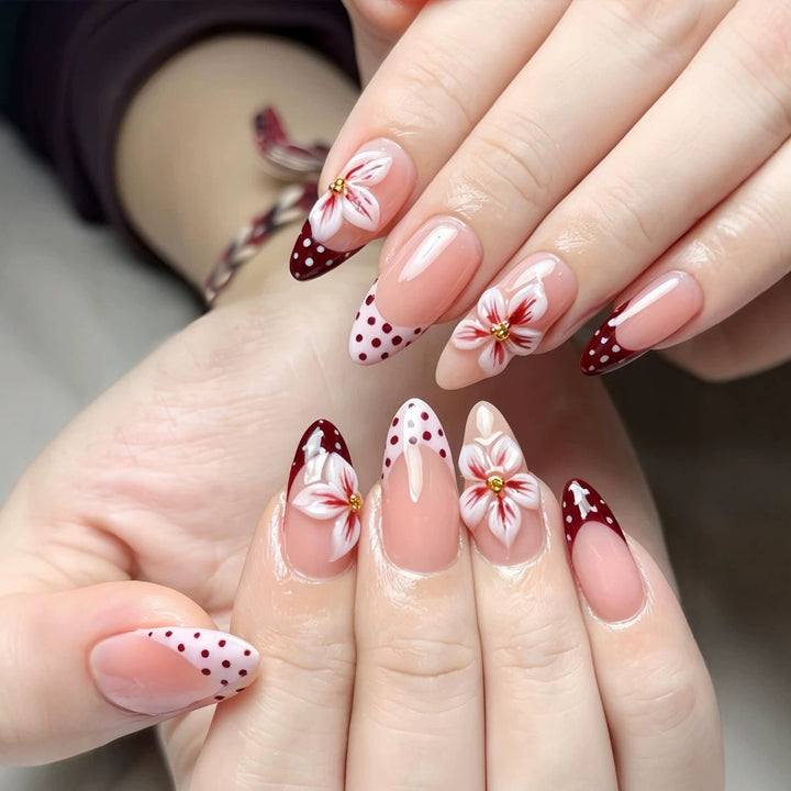 Künstlerische florale Stiletto-Presse-Nägel mit dekorativen Akzenten Karnz