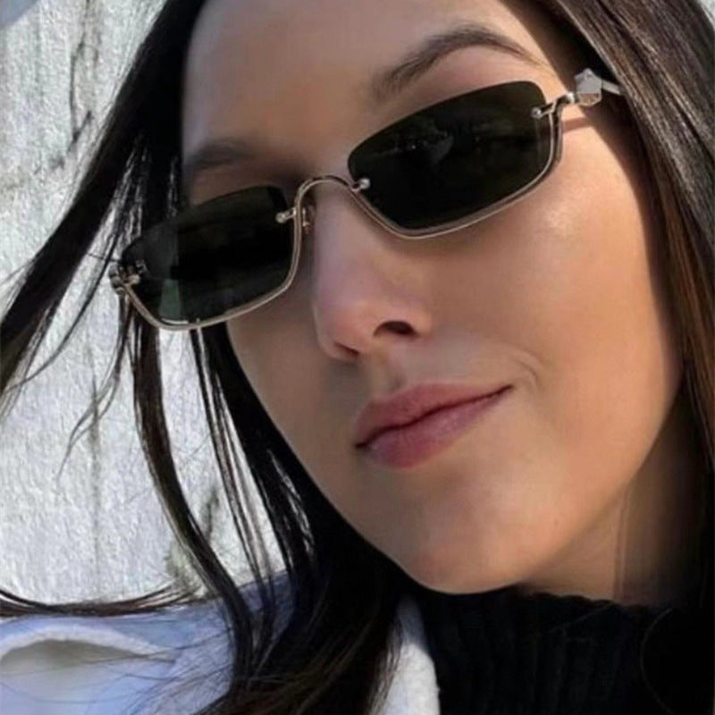 Damen Modische quadratische Sonnenbrille mit elegantem Metallgestell Karnz