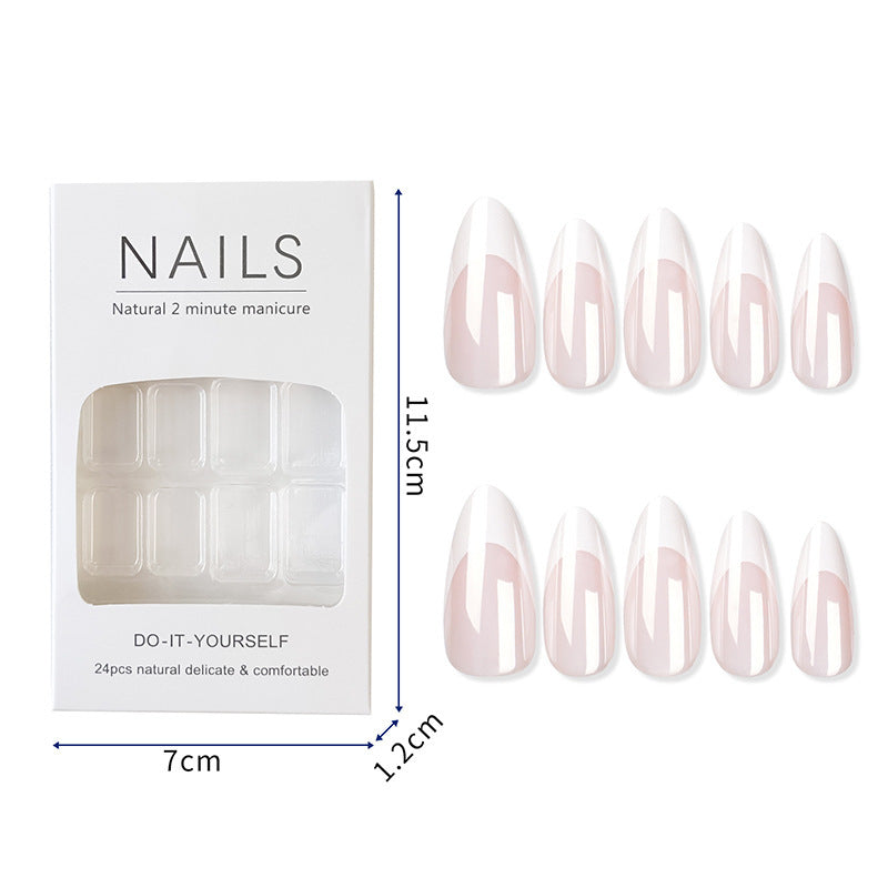 Künstliche Nagelspitzen mit Elegantem French-Tip Karnz
