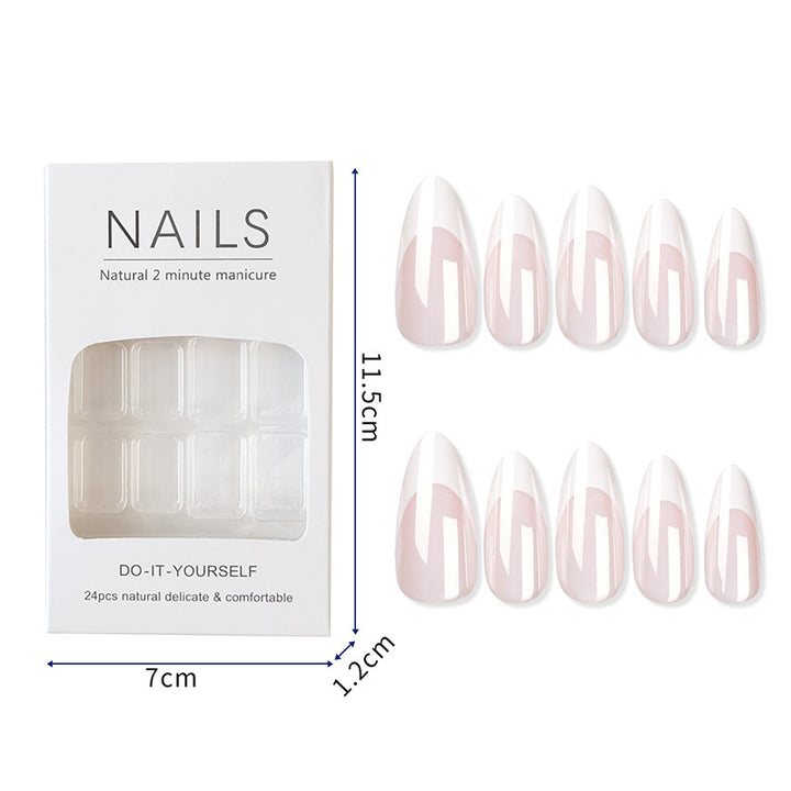 Künstliche Nagelspitzen mit Elegantem French-Tip Karnz
