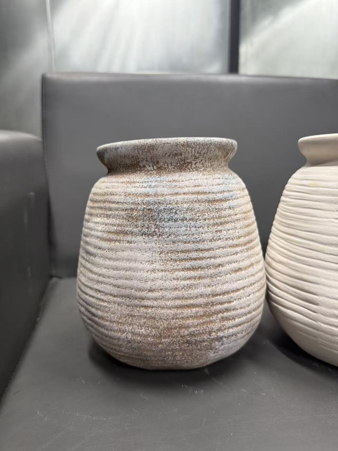 Handgefertigte Keramikvase Karnz