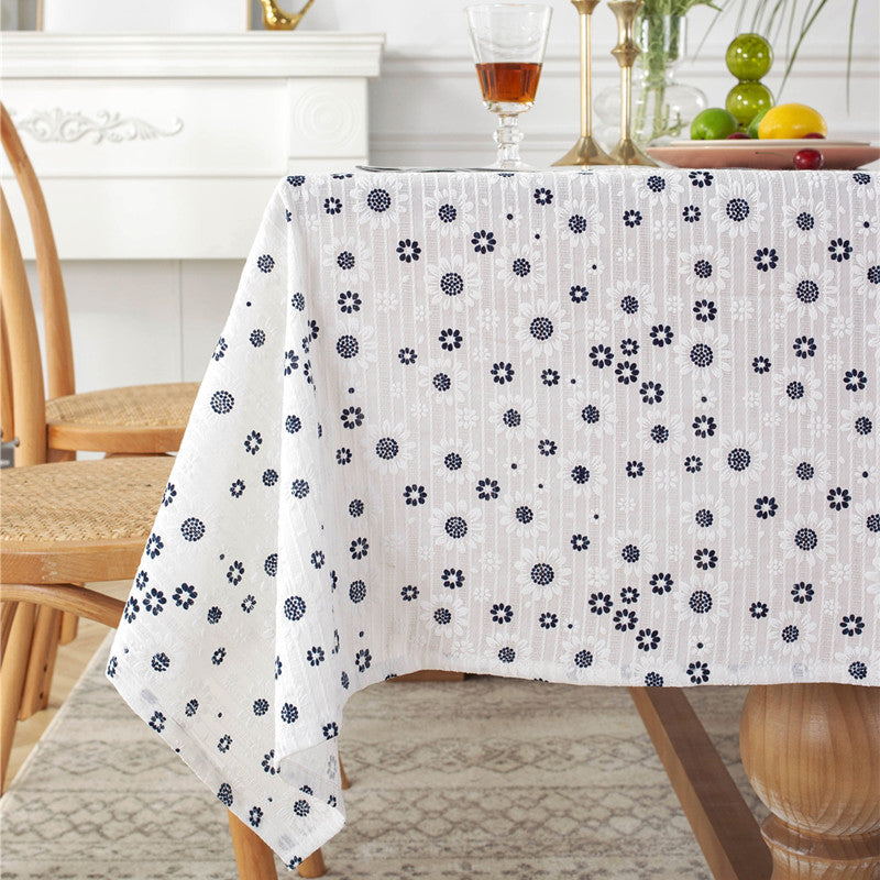 Elegante Blumengestickte Tischdecke