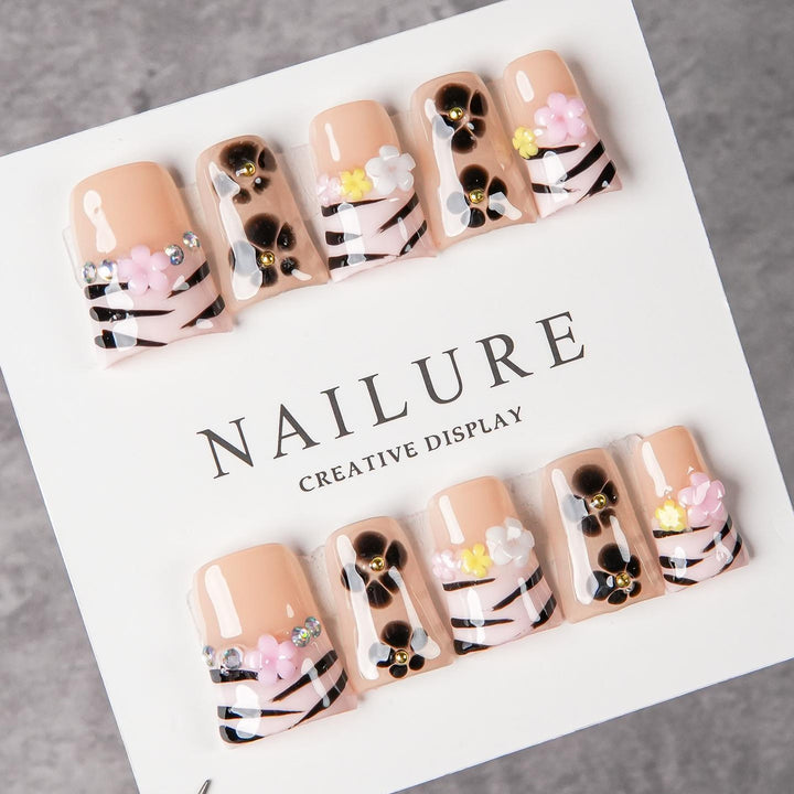 Künstlerisches dekoratives Press-On Nagelset