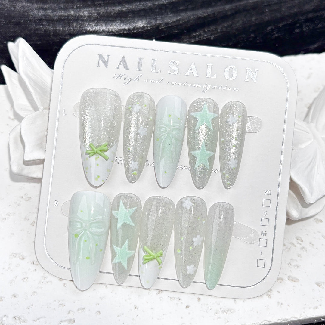 Künstlerisches Press-on-Nagelset mit Sterne- und Blumendesign