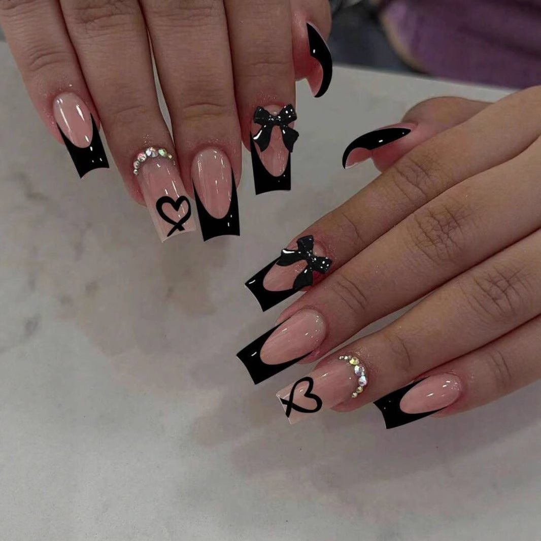 Kunstnagelset mit elegantem Herz- und Schleifenmotiv Karnz