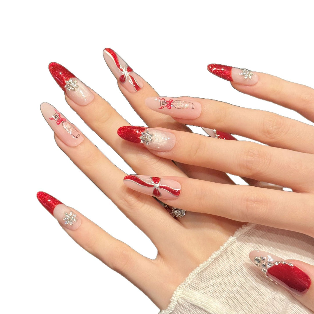 Festliches Nagelkunst-Press-On-Set mit Glitzer und dekorativen Elementen
